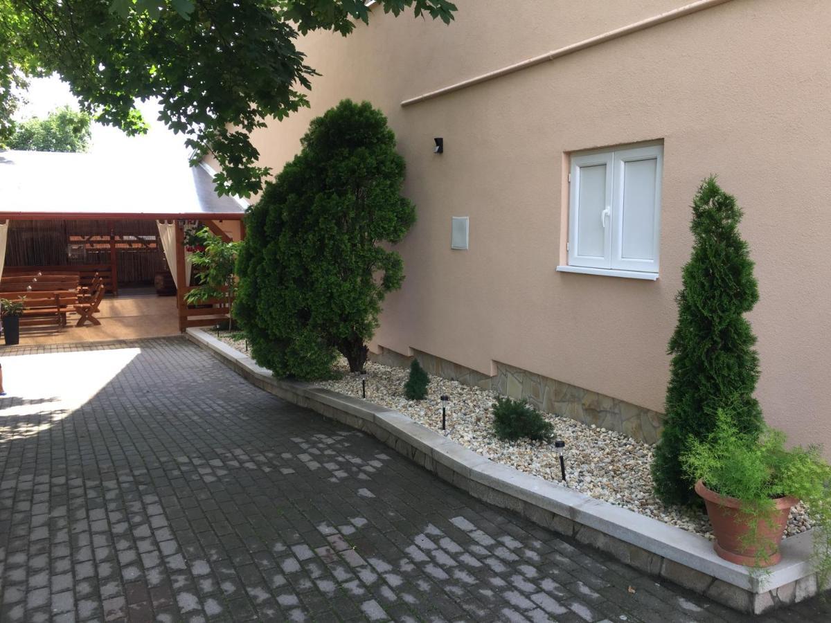 Patavar Panzio Etterem Gyongyospata Exteriér fotografie